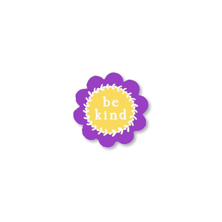 Blume mit „Be Kind“-Magnet