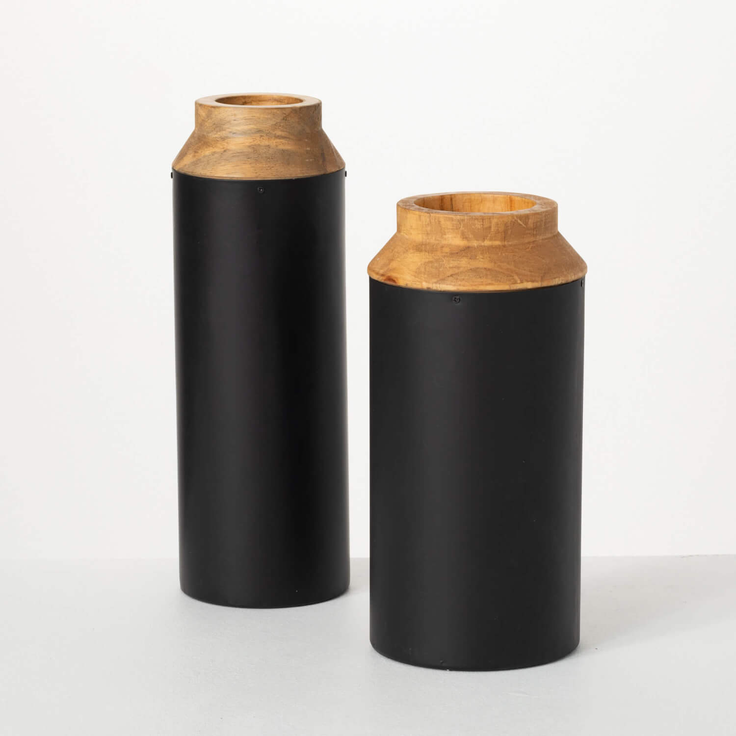 Vase aus Holz und Schwarz
